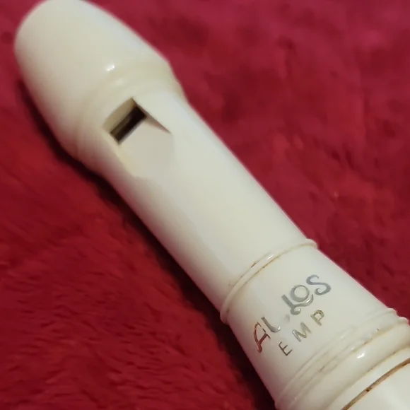 Cream Recorder Flute - Picture 3 of 8